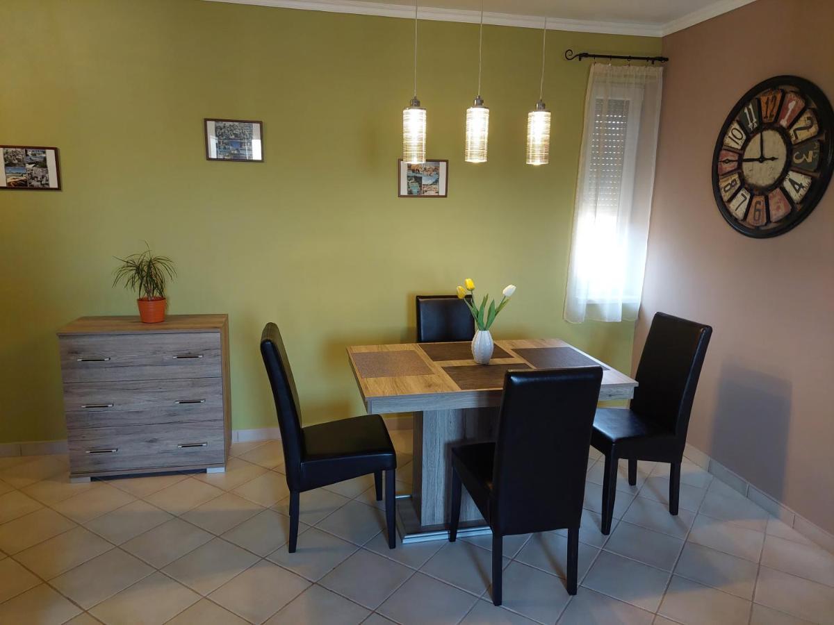 Samuci Apartman Hajduszoboszlo Exterior photo